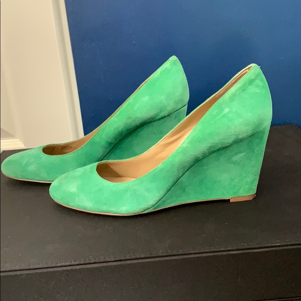 Green suede Saks Fifth Avenue Wedges